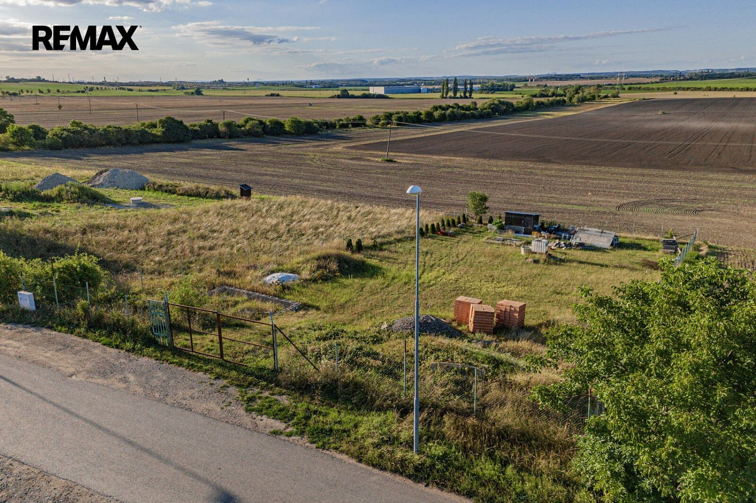 Prodej stavebního pozemku 1 295 m² – fotografie 2