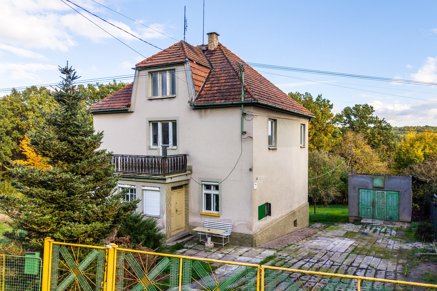 Prodej domu 200 m² s pozemkem 1 305 m²