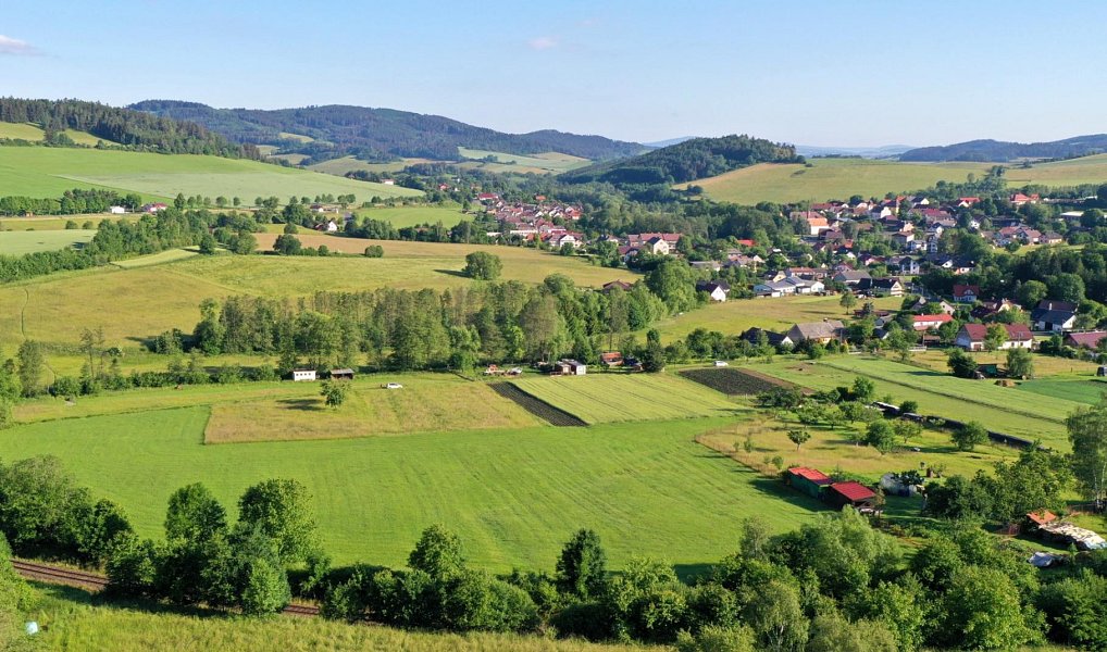 Prodej stavebního pozemku 4 921 m², Běšiny – náhled fotky 2