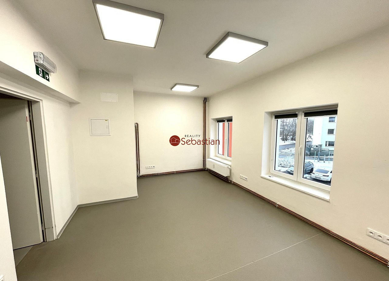 Pronájem kanceláře 26 m² — photo 3