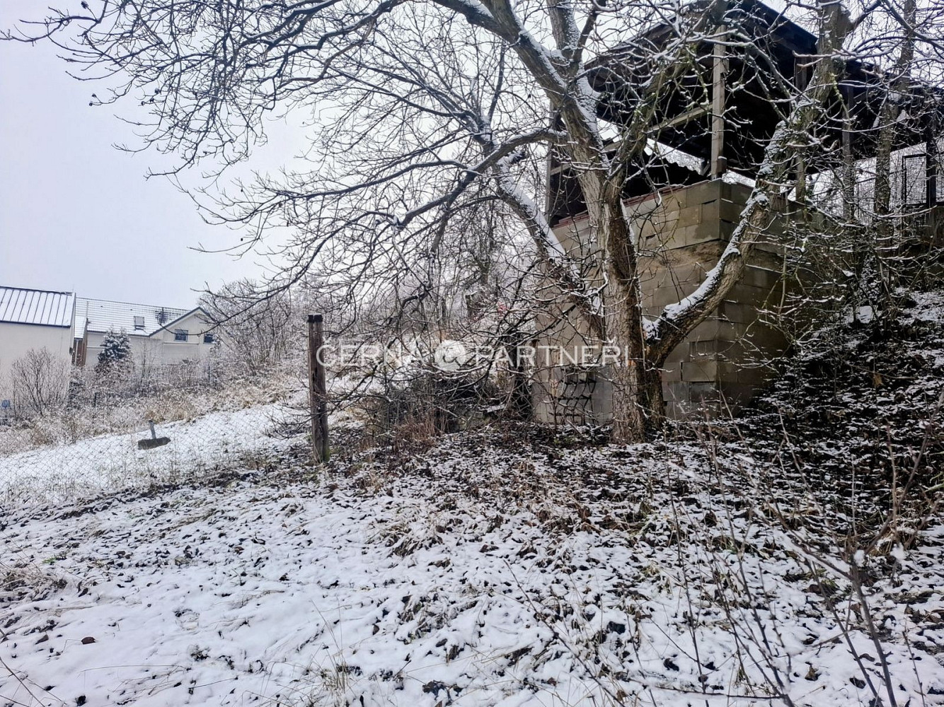 Prodej stavebního pozemku 688 m² — photo 2