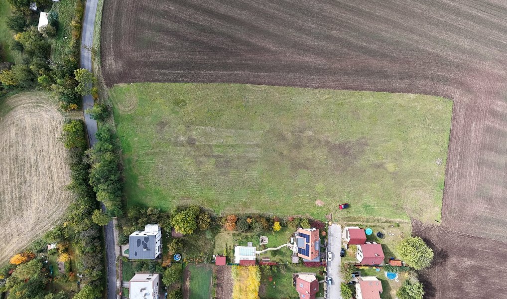 Prodej stavebního pozemku 12 678 m², Velvary – náhled fotky 3