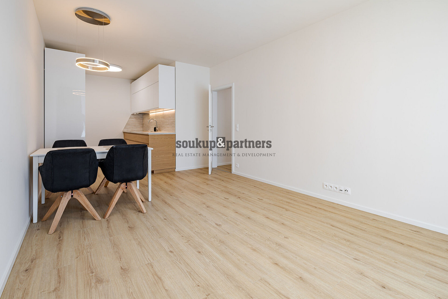 Pronájem bytu 2+kk 57 m² – fotografie 2