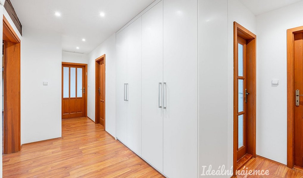 Pronájem bytu 4+kk 127 m², Praha – náhled fotky 19
