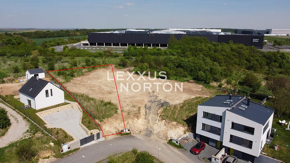 Prodej stavebního pozemku 1 307 m² — photo 2