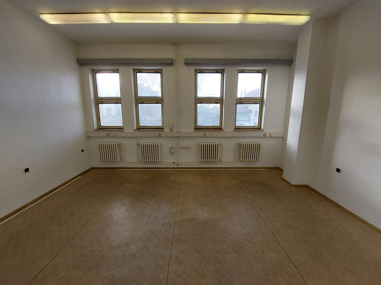 Pronájem kanceláře 25 m² – fotografie 2