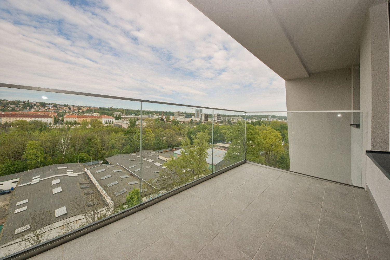 Prodej bytu 2+kk 58 m² – pohled 2