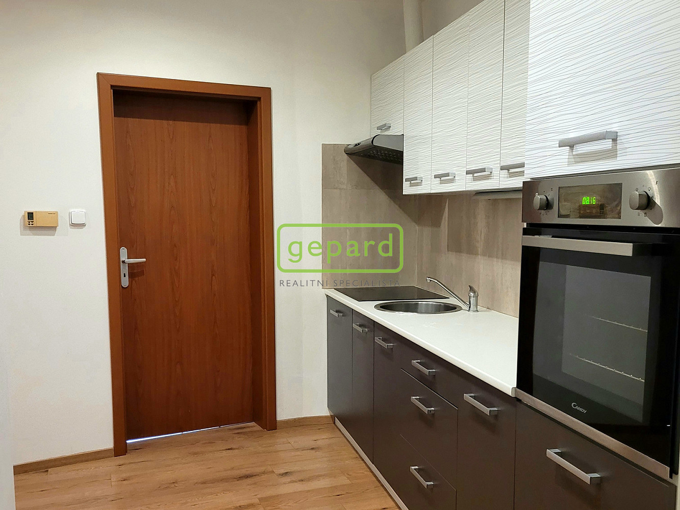 Pronájem bytu 2+1 66 m² – fotografie 3
