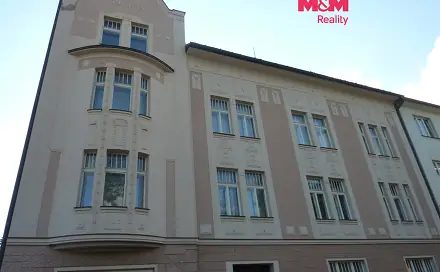 Pronájem bytu 2+1 80 m², Husovo náměstí, Náchod
