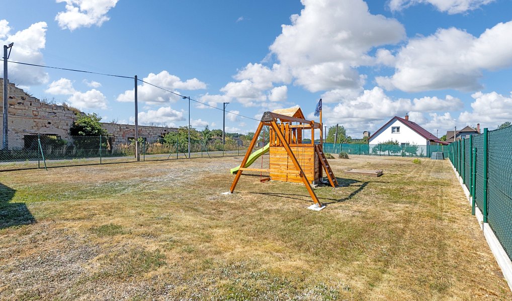 Prodej stavebního pozemku 667 m², Obrubce – náhled fotky 3