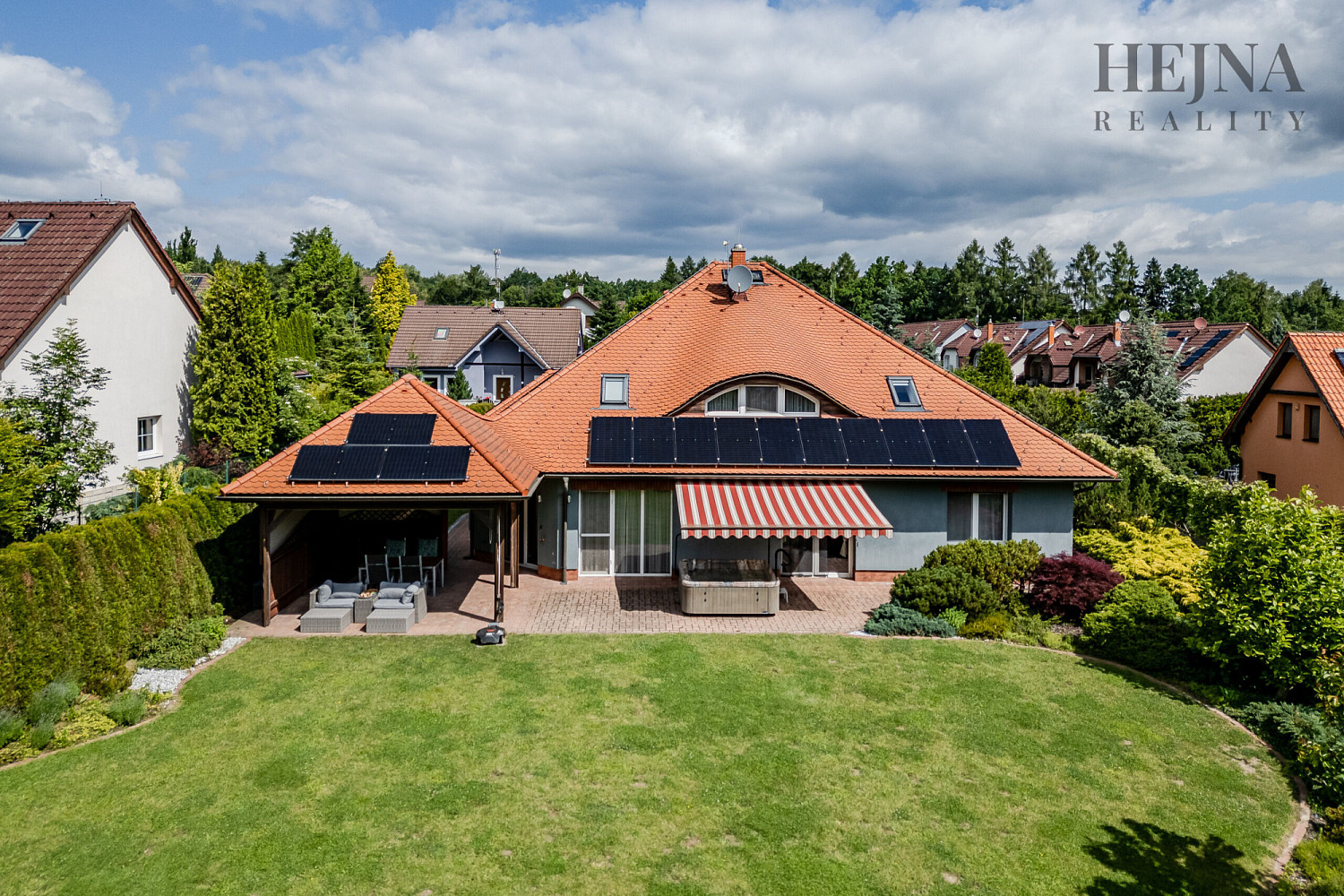 Prodej domu 311 m² s pozemkem 1 321 m²