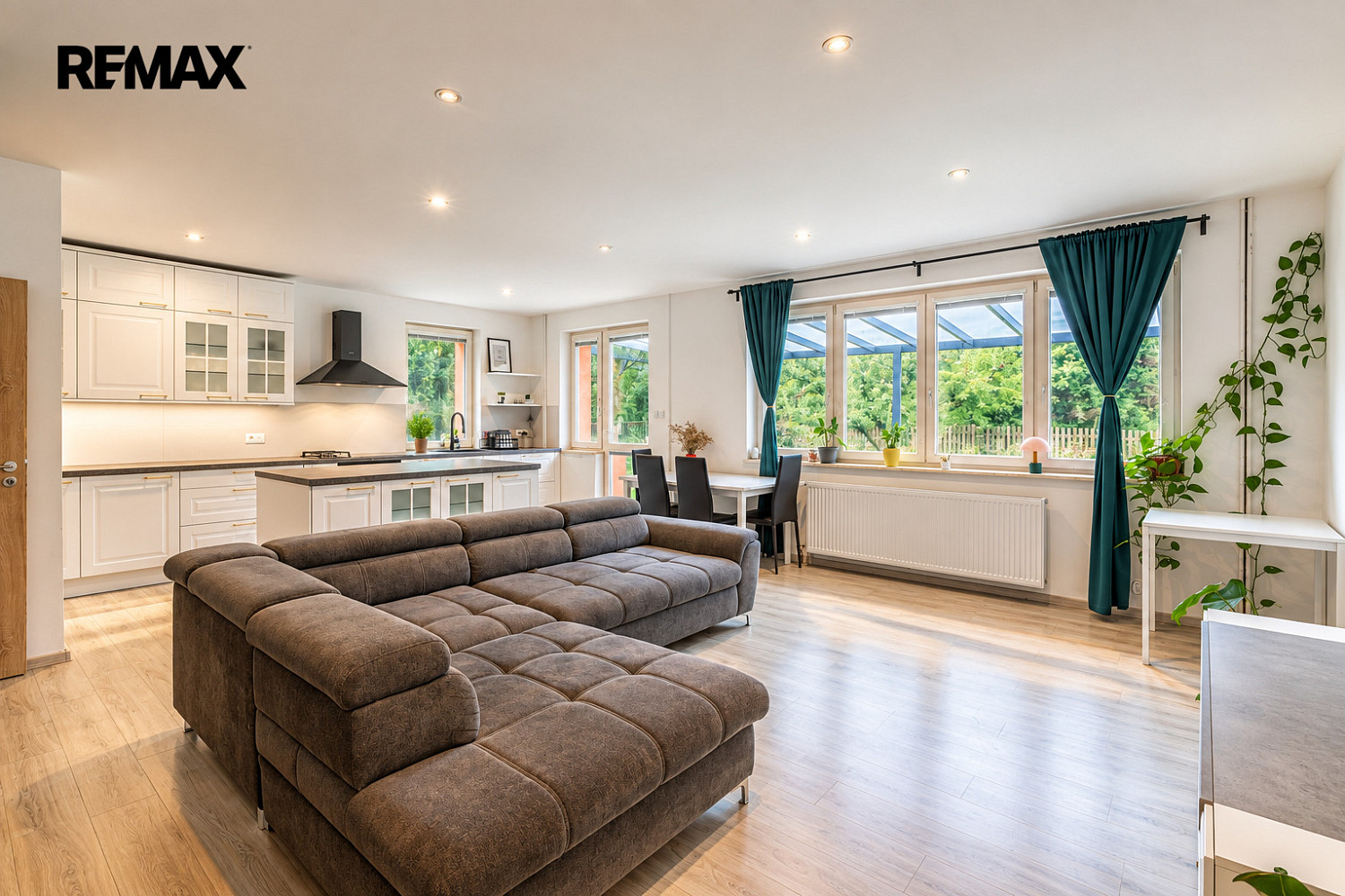 Pronájem domu 180 m² s pozemkem 473 m² – fotografie 2