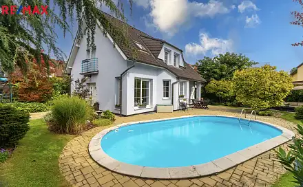 Prodej domu 183 m² s pozemkem 576 m², V oudolku, Praha 5 - Lochkov