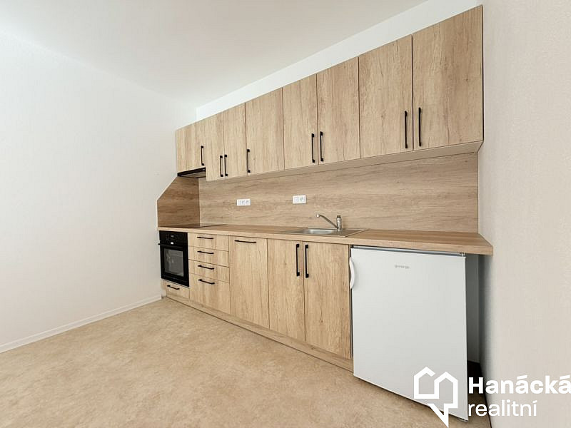 Pronájem bytu 1+kk 30 m² – fotografie 4