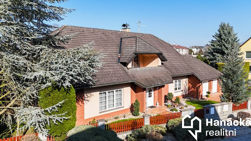 Prodej domu 269 m² s pozemkem 939 m² – fotografie 2
