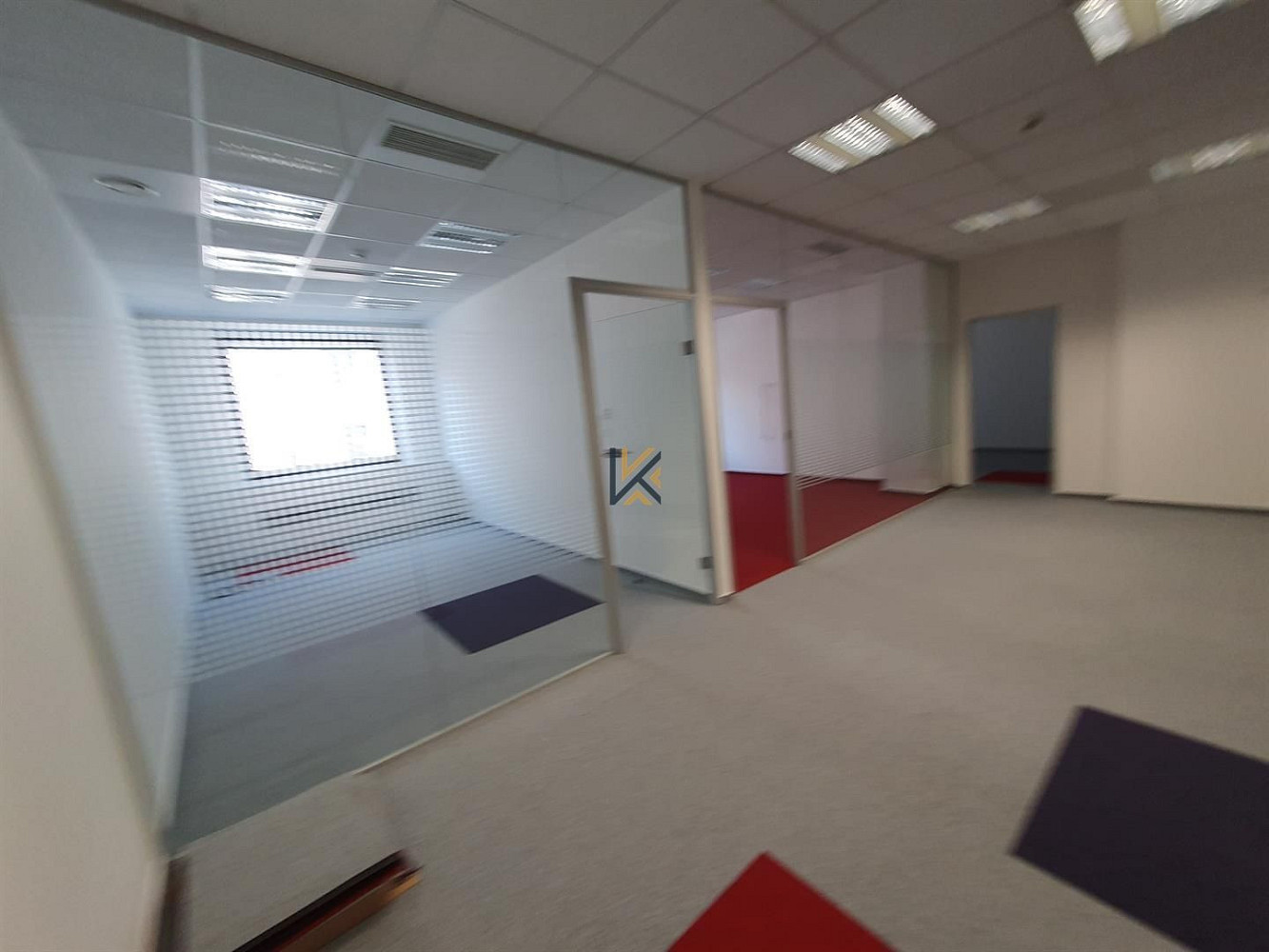 Pronájem kanceláře 235 m² – fotografie 5