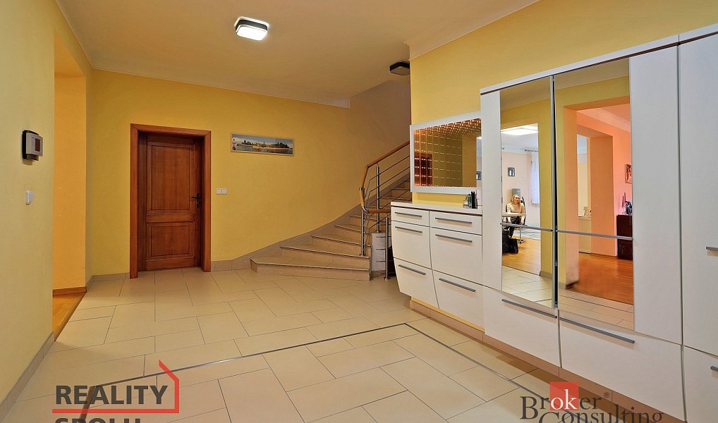 Prodej domu 550 m² s pozemkem 1 400 m², Nová Role – náhled fotky 11