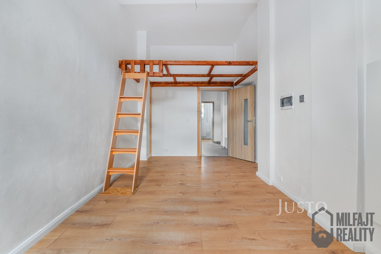 Pronájem bytu 1+1 28 m² – fotografie 2
