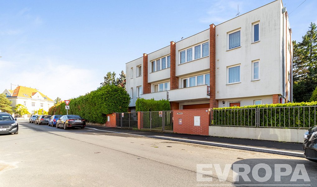 Pronájem domu 220 m² s pozemkem 409 m², Praha – náhled fotky 34