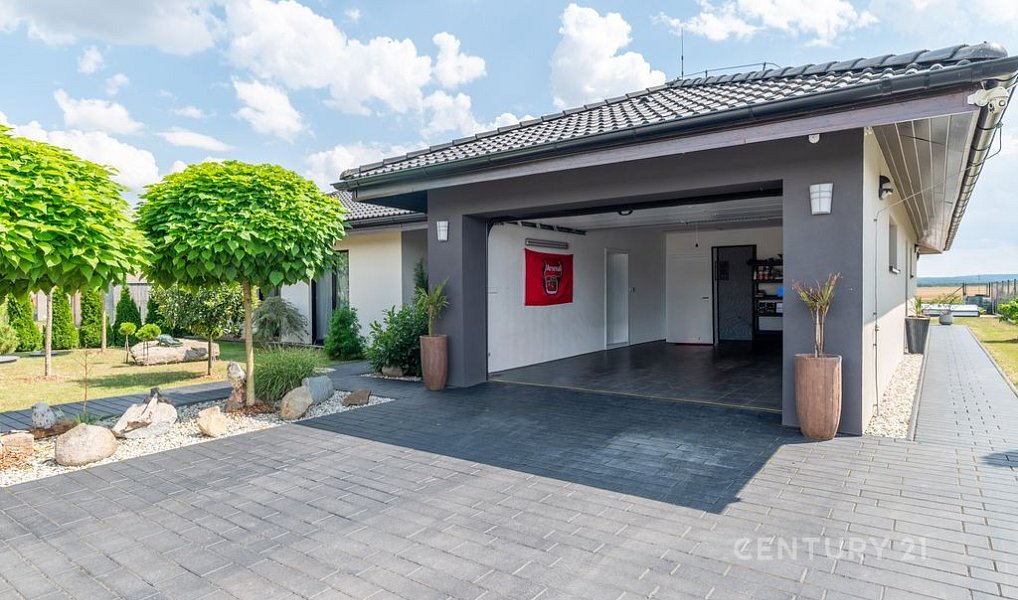 Prodej domu 260 m² s pozemkem 906 m², Hajany – náhled fotky 25