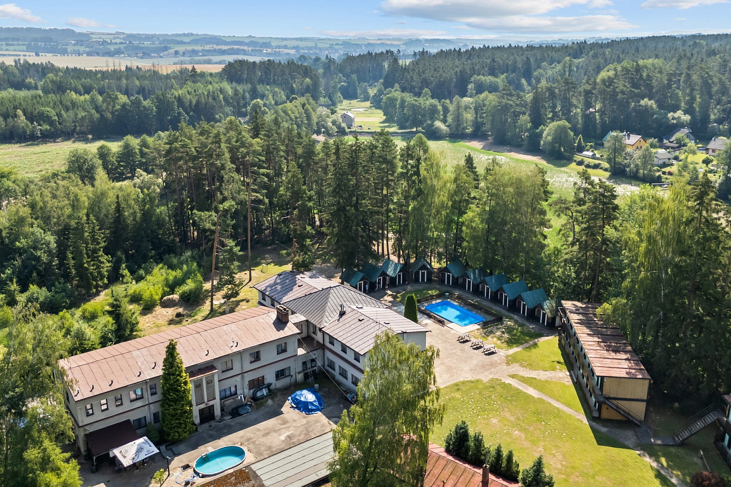 Prodej ubytovacího objektu 1 644 m² — photo 2