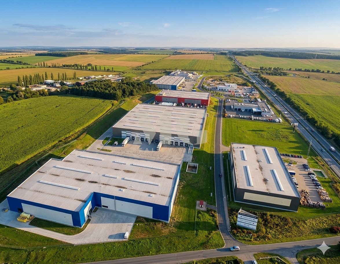 Pronájem kanceláře 600 m² – fotografie 3