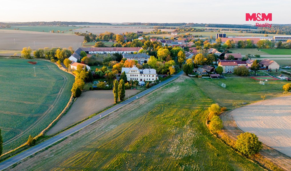 Prodej stavebního pozemku 4 405 m², Šípy – náhled fotky 2