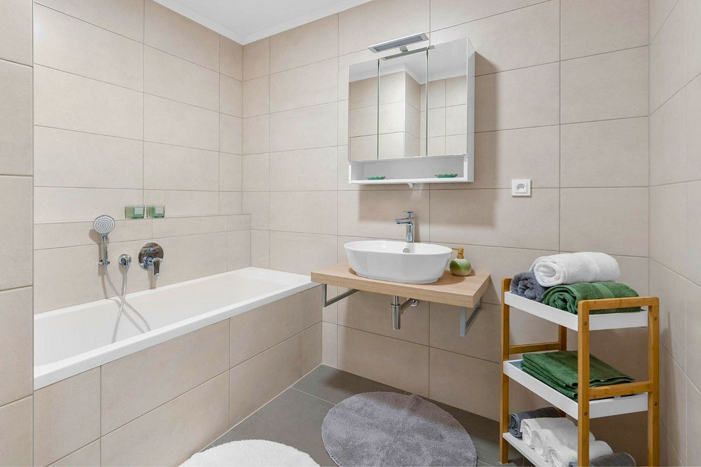 Pronájem bytu 2+kk 62 m² — photo 2