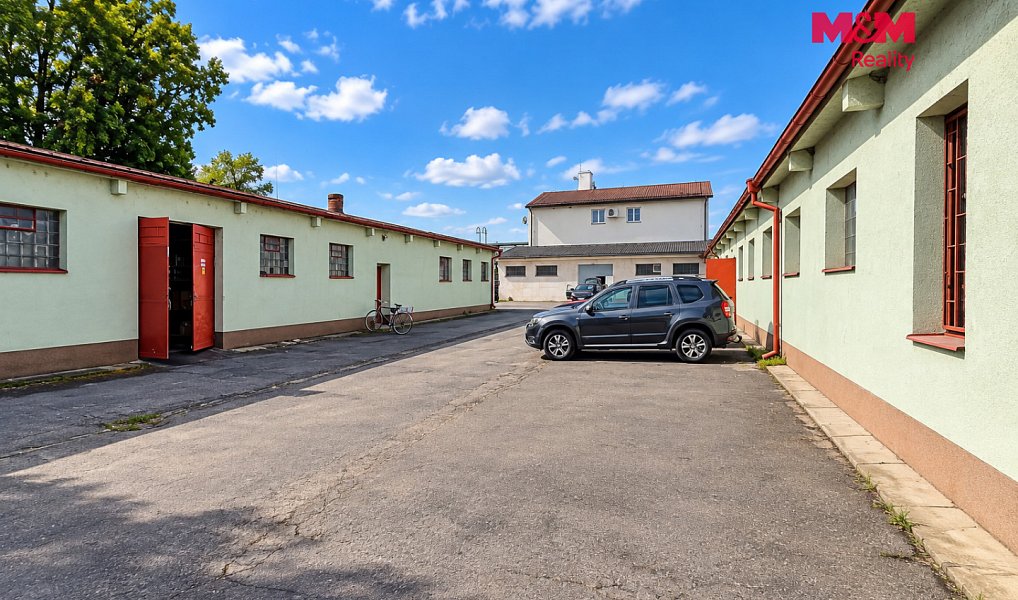 Pronájem obchodních prostor 340 m², Staré Hradiště – náhled fotky 2