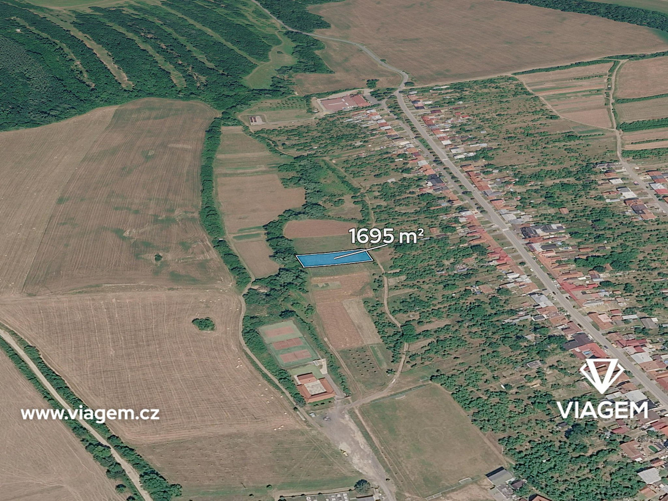 Prodej pole 1 695 m²