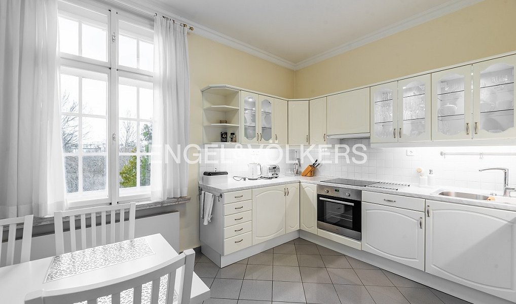 Pronájem bytu 4+1 150 m², Praha – náhled fotky 2