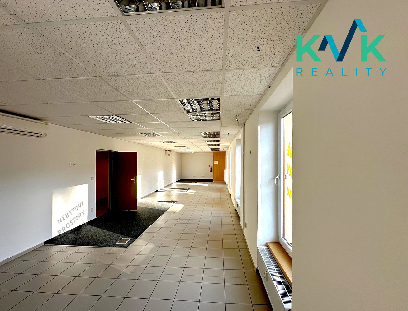 Pronájem obchodních prostor 160 m² – fotografie 2
