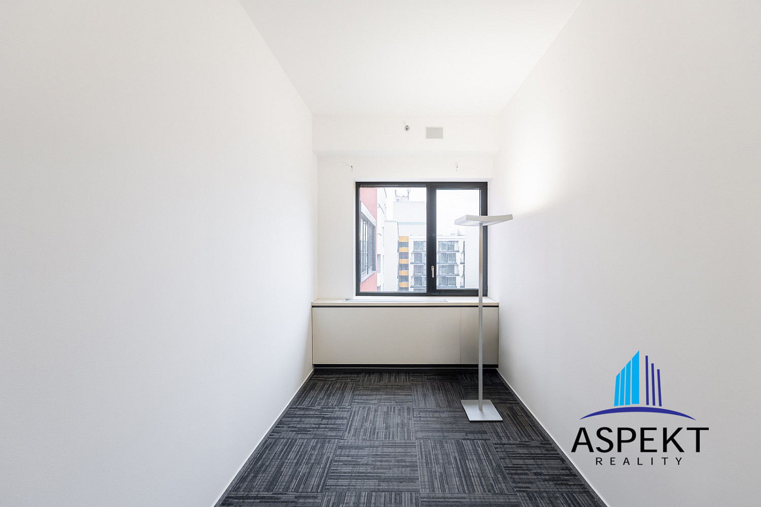 Pronájem kanceláře 175 m² – fotografie 3