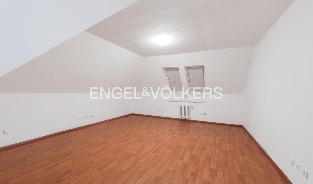 Pronájem domu 417 m² s pozemkem 1 000 m², Praha – náhled fotky 12