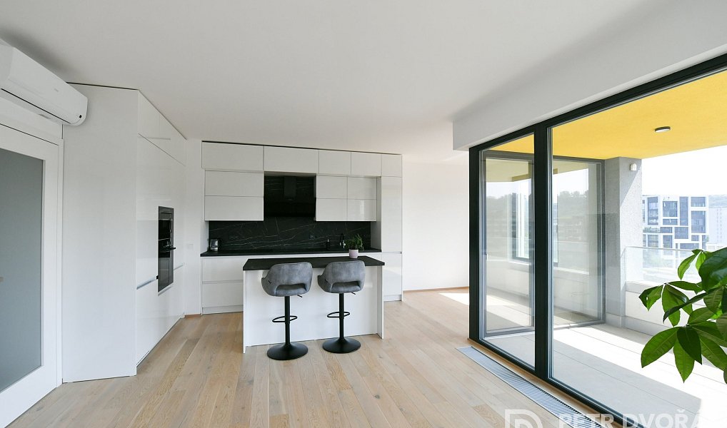 Pronájem bytu 2+kk 58 m², Praha – fotka 1 z 28