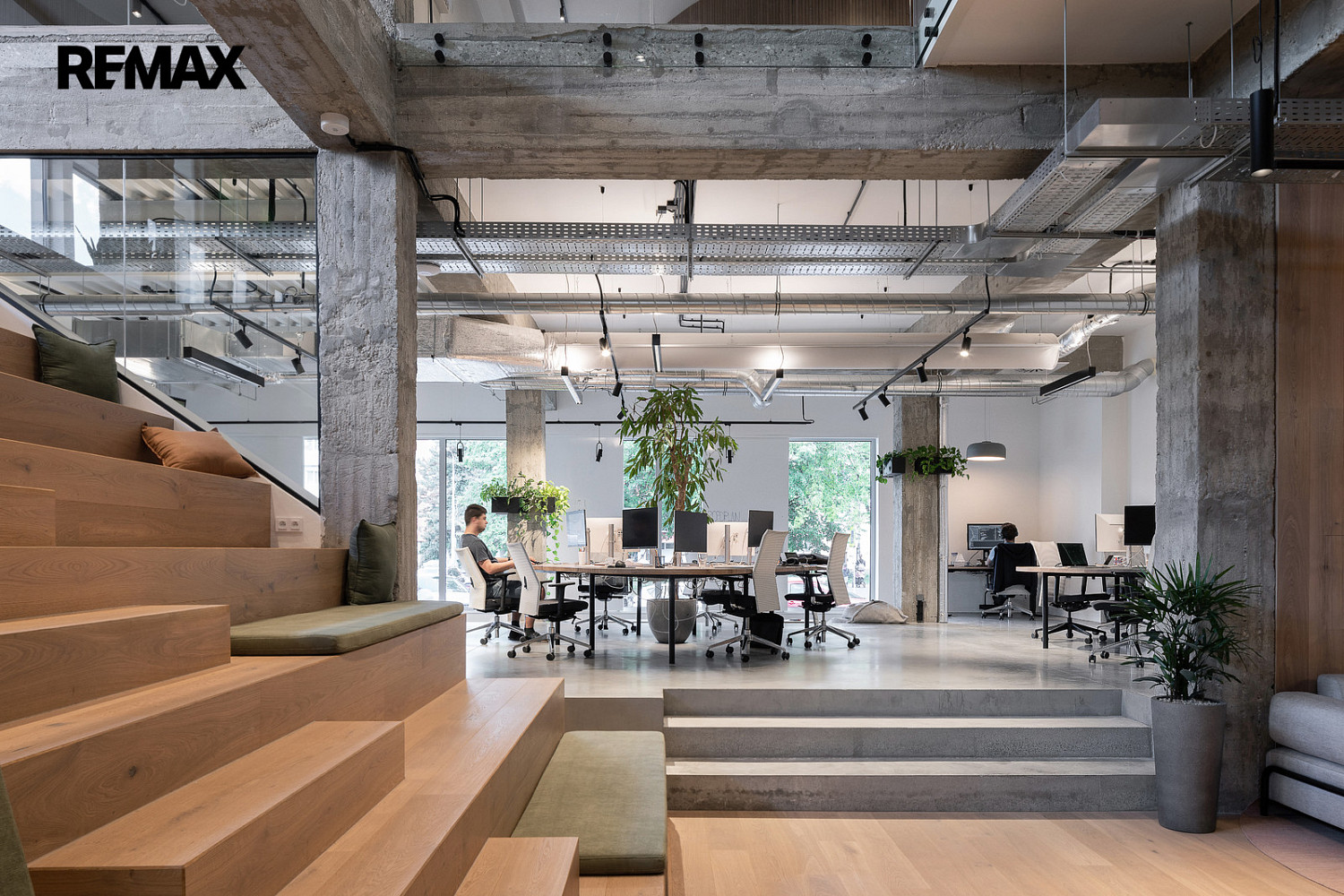 Pronájem kanceláře 770 m² – fotografie 2