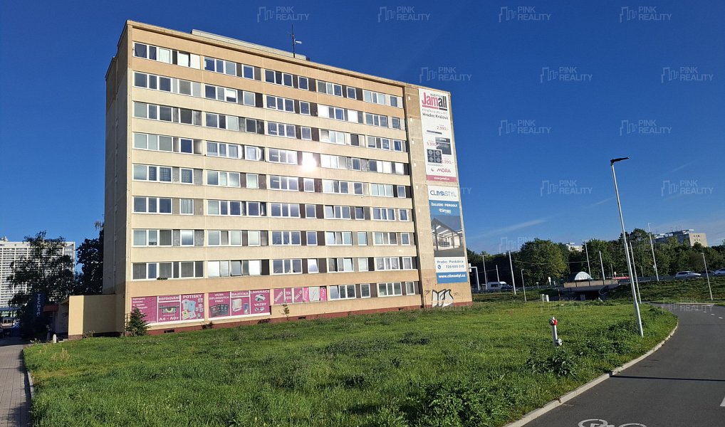 Pronájem bytu 1+kk 28 m², Hradec Králové – fotka 1 z 8