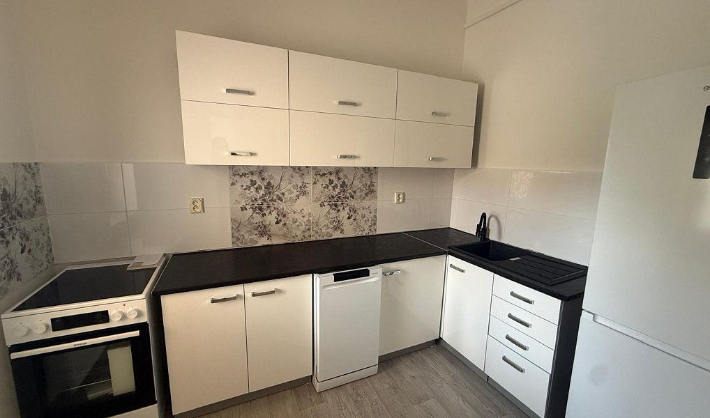 Pronájem bytu 3+1 80 m², Chomutov – náhled fotky 2