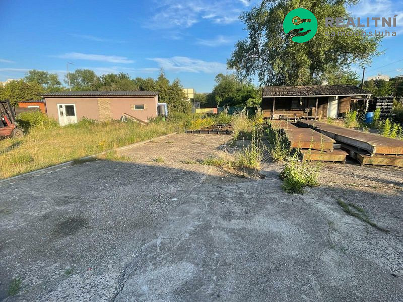 Prodej komerčního pozemku 1 700 m²