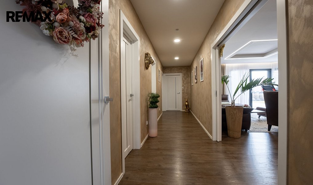 Prodej domu 172 m² s pozemkem 1 031 m², Jemnice – náhled fotky 33