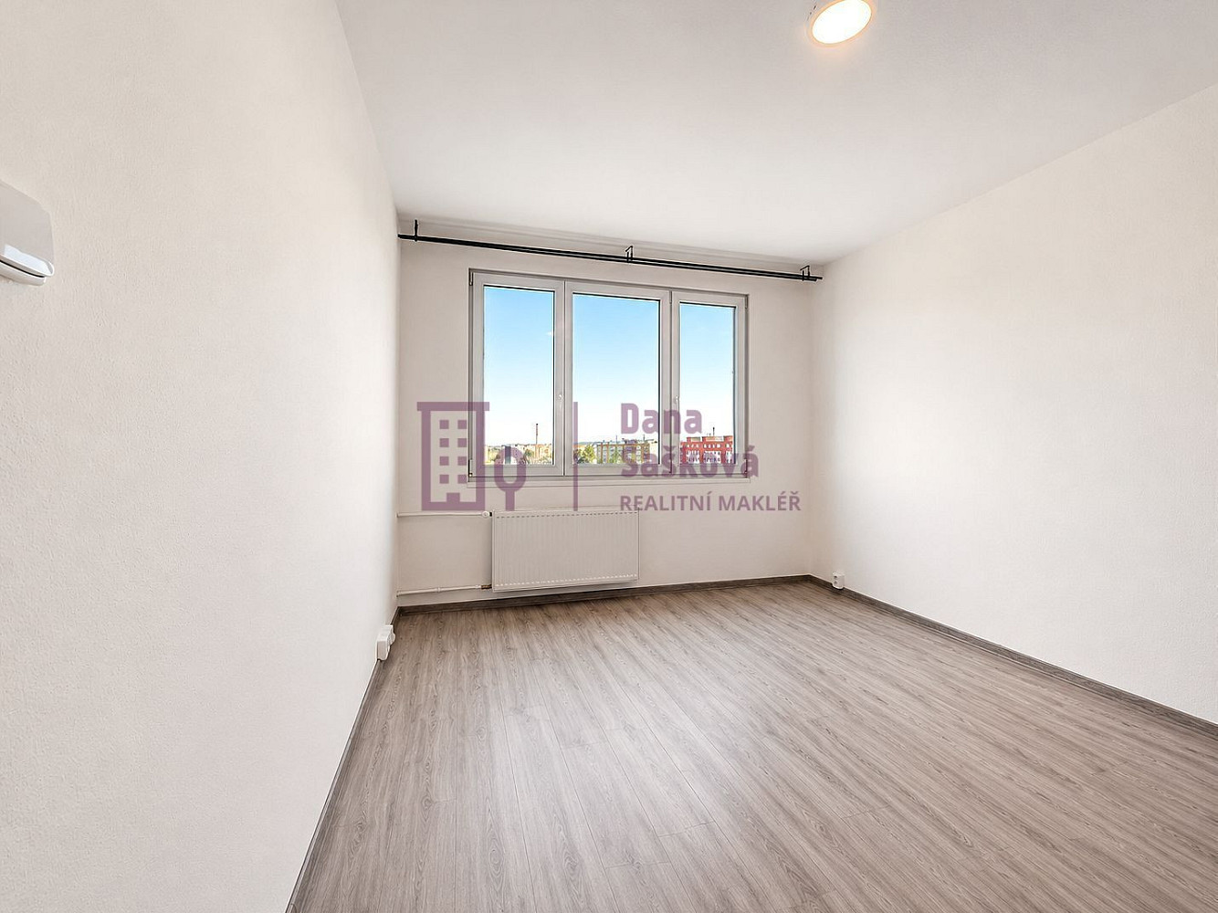 Pronájem bytu 2+kk 31 m² – fotografie 2