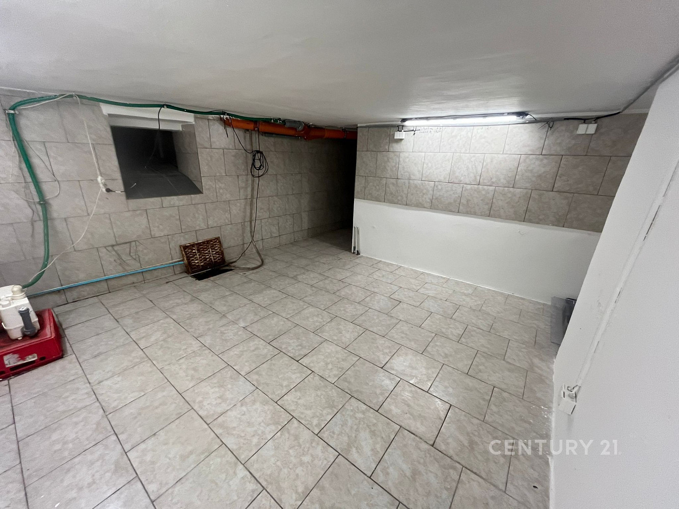 Pronájem komerčního objektu (jiného typu) 233 m² – fotografie 4