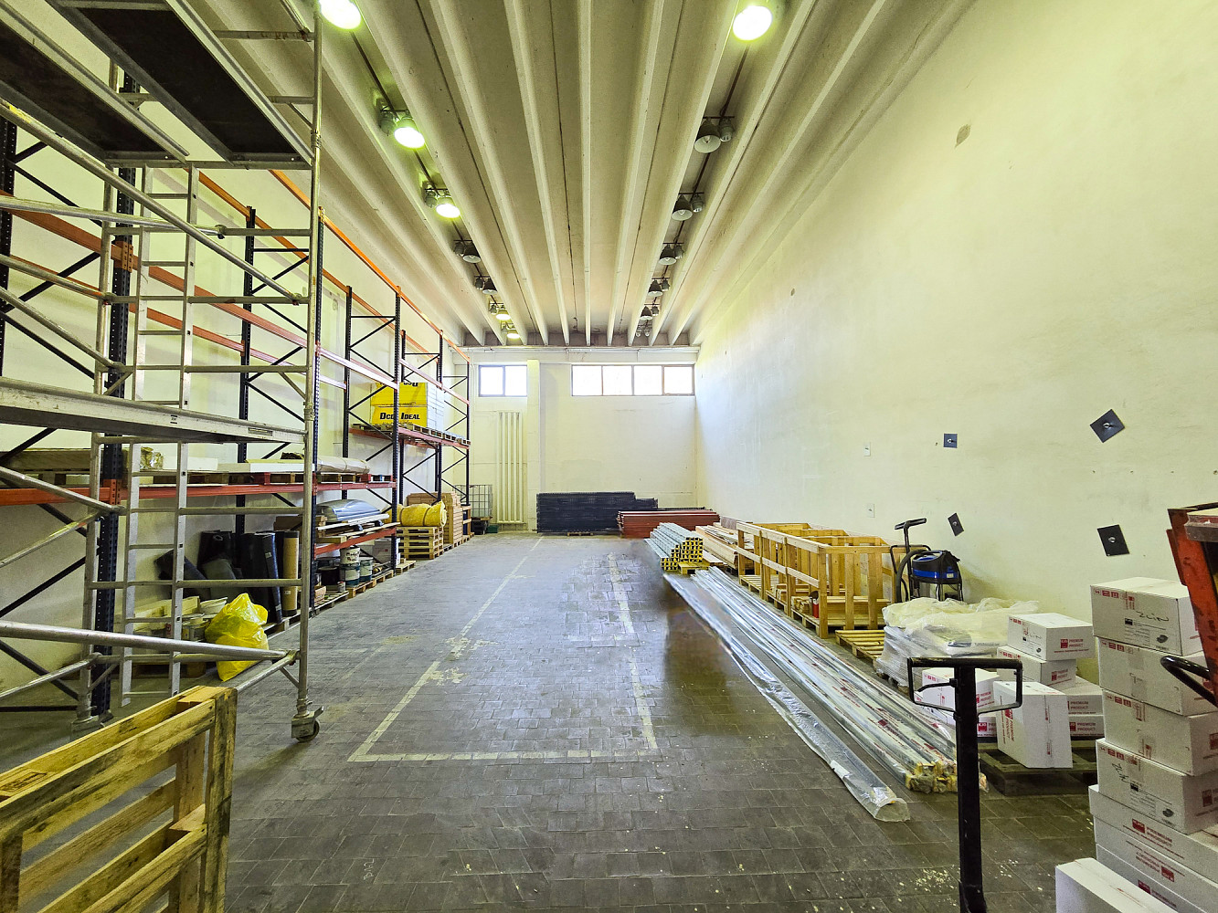 Pronájem skladovacích prostor 211 m² – fotografie 2