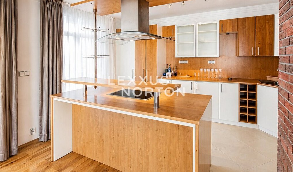 Pronájem domu 350 m² s pozemkem 800 m², Praha – náhled fotky 2