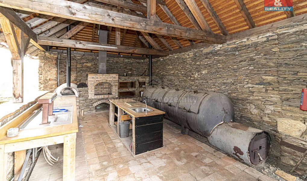 Prodej ubytovacího objektu 983 m², Žáky – náhled fotky 3