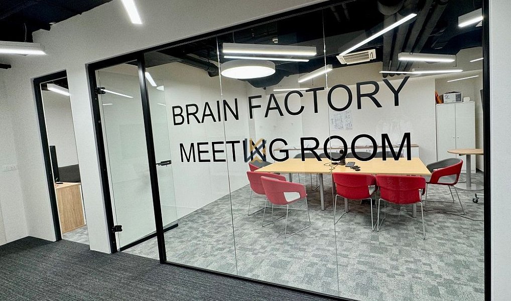 Pronájem obchodních prostor 194 m², Praha – náhled fotky 2