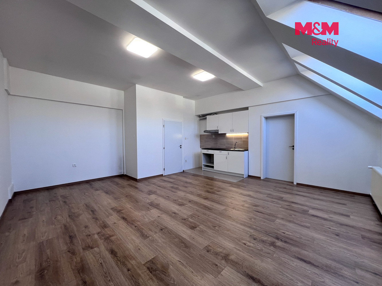 Pronájem obchodních prostor 42 m² – fotografie 3