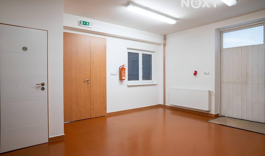 Pronájem skladovacích prostor 100 m², Velešín – náhled fotky 2