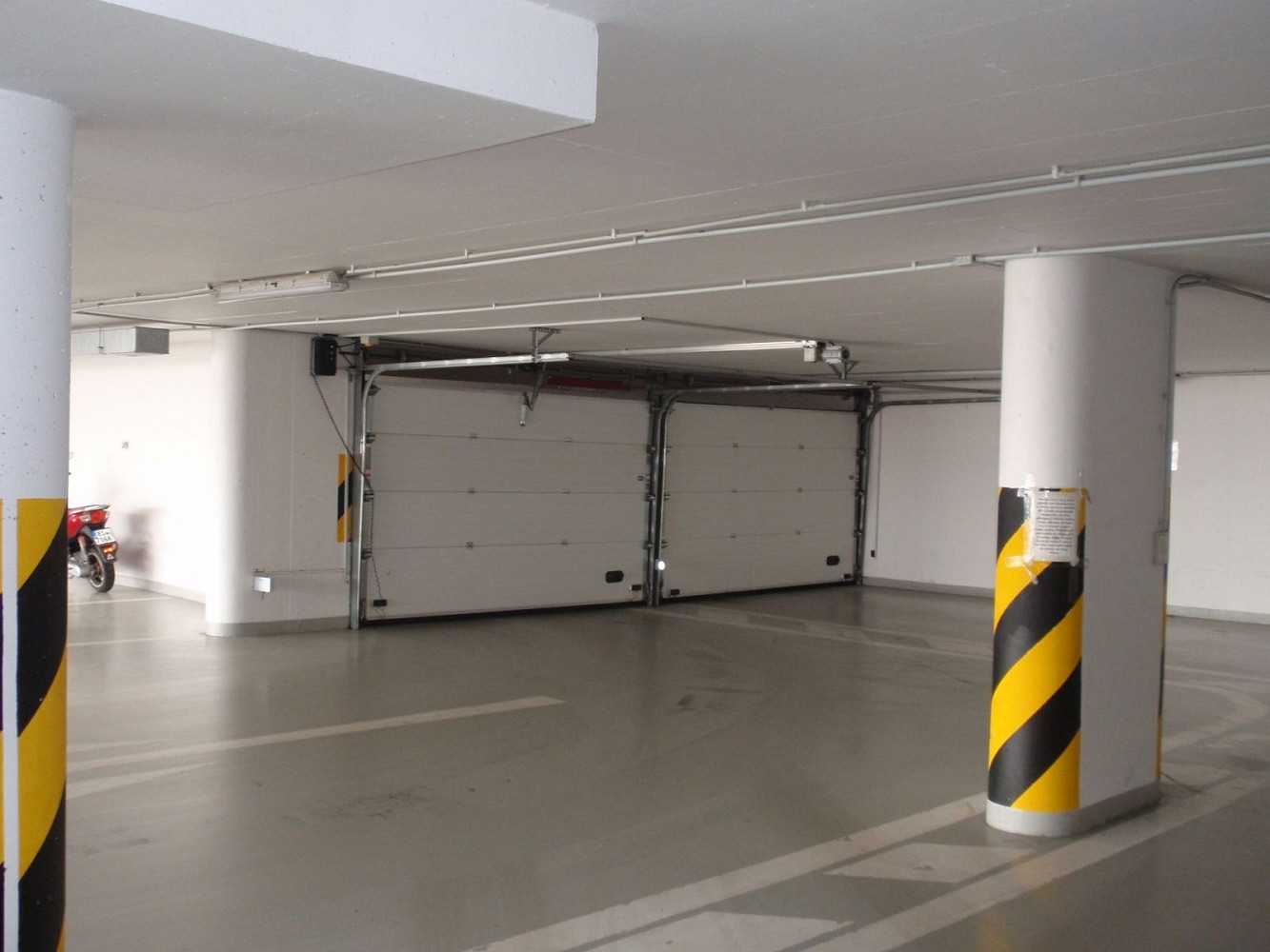 Garážové stání v dolině, praha 10 michle - bohdalec — photo 4
