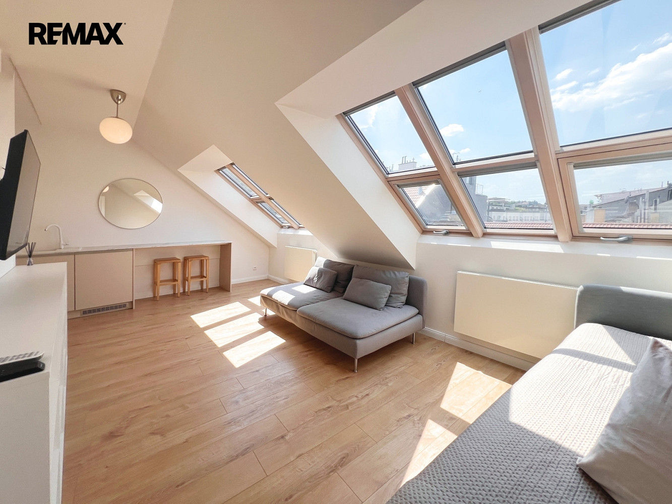 Pronájem bytu 1+kk 32 m²